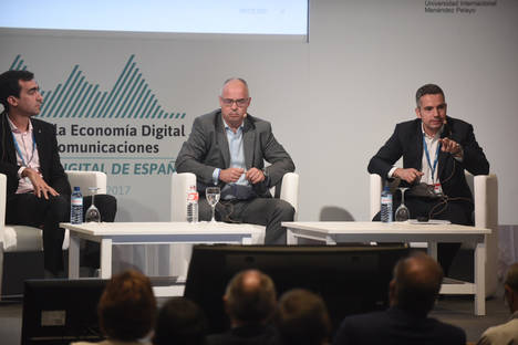 Ignasi Salvador , Celsa Group; Alberto Zamora, Accenture Strategy; y Jordi Arrufí, Mobile World Capital Barcelona.