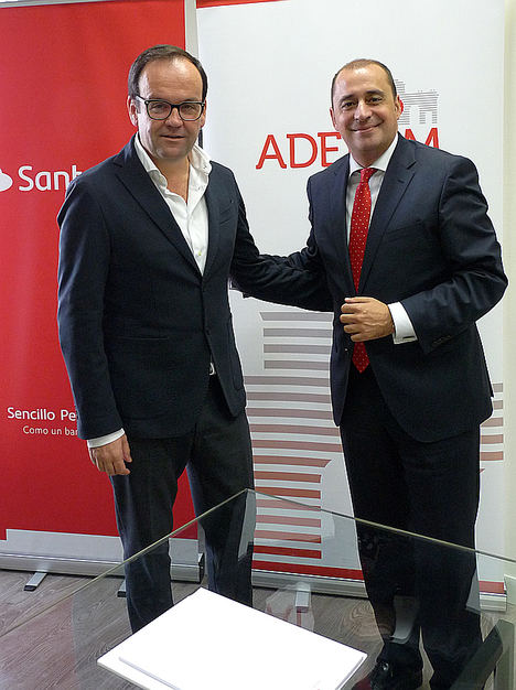 Izqda: Alberto Z. Álvarez (ADEFAM) y Jerónimo Sánchez (Banco Santander).