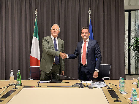 Alessandro Decio (Izda.) CEO de SACE y Pablo Giabardo. Dtor Comercial Ebury Italia.