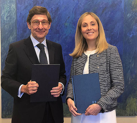 El Presidente de Bankia, José Ignacio Goirigolzarri, y la vicepresidenta del BEI, Emma Navarro. 