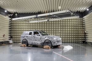 Jaguar Land Rover se prepara para un futuro conectado y electrificado