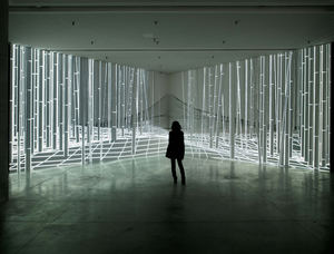 La exposición ‘Joanie Lemercier. Paisajes de luz’ reflexiona sobre la relación de la naturaleza y la tecnología a través de siete instalaciones audiovisuales