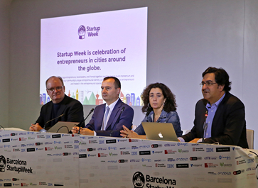 Jordi Boza (derecha) presentando la Barcelona StartupWeek junto a Montse Basora, Pere Condom-Vilà y el gurú Michael Eckhardt 