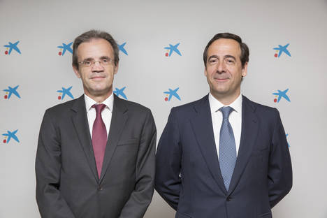Jordi Gual, presidente de CaixaBank y Gonzalo Gortázar, consejero delegado de CaixaBank