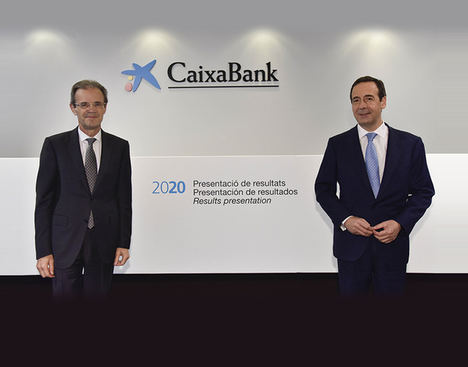 Jordi Gual y Gonzalo Gortázar en la presentación de resultados 2020 de CaixaBank.