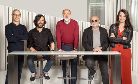 Jordi Guix, Gabriel García de Oro, Jordi Urbea, José María Batalla y Gemma Gutiérrez en la sede de Ogilvy Barcelona.