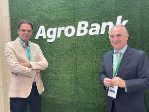 AgroBank y De Prado Plantaciones firman un acuerdo para la financiación de la transformación de fincas