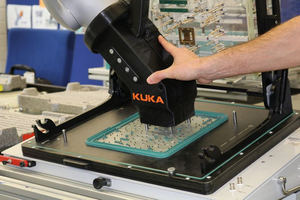 Fujitsu se asocia con el líder de automatización KUKA para realizar un proyecto de producción pionero entre humanos y robots