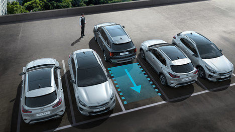 La tecnología del nuevo Kia Sorento ayuda a entrar y salir de aparcamientos estrechos
