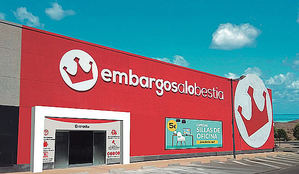 La empresa murciana Embargosalobestia abre su decimosegunda tienda en el recinto de Nueva Condomina