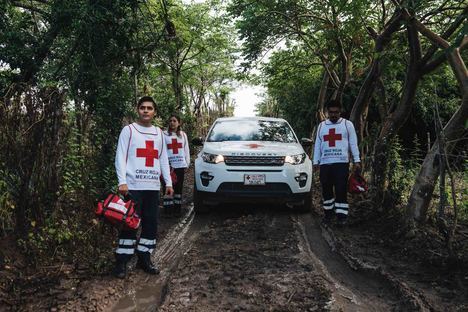 Land Rover con la Cruz Roja donde haya un desastre
