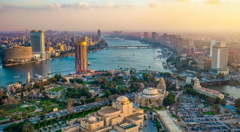 La población de Egipto está creciendo rápidamente: más de 20 millones de personas viven solo en el área metropolitana de El Cairo. Cuanto mayor es la necesidad de producción propia de matrículas en el país.