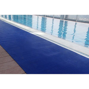 Las alfombras específicas para piscinas reducen el riesgo de sufrir accidentes, según FloorMats Specialists
