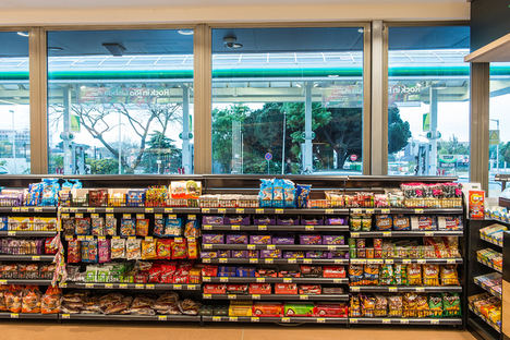 Las gasolineras se reinventan para convertirse en el supermercado de proximidad