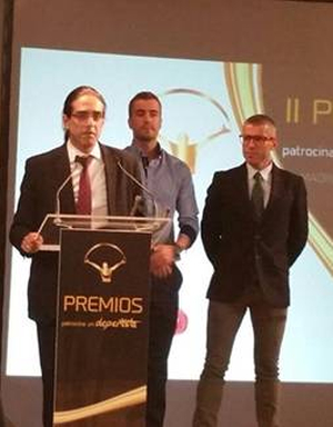 Leonard Pera, director general de Open-Ideas, recibe el Premio Patrocina un Deportista