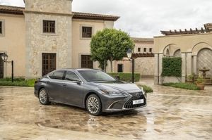 Lexus lanza la nueva gama ES 300h 2022