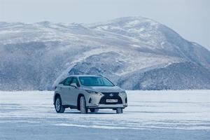 Lexus brilla sobre el hielo siberiano
