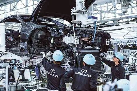 Maestros artesanos y tecnología punta se unen en Lexus