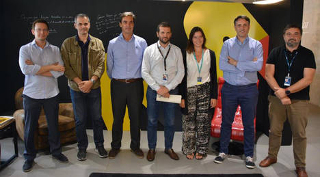 De izqda a dcha, Francesco Canzoniere (Booklyng), Alexis Batlle (Avuxi), Fernando García (GRUPO IBEROSTAR), Andrés Saborido (Wayra), Lucía Hojman (Endeavor), Rubén Sánchez (BeOnPrice) y Pere Ripoll (Telefónica).