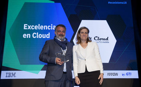 Luis A. Alonso de S&M Cloud y Marta Martinez, presidenta de IBM España.