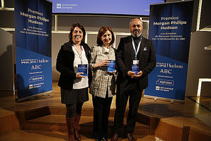 Carmen Polo de Axa y María Llosent de Uquifa, ganadoras de los XII Premios Morgan Philips Hudson-ABC a la dirección de Recursos Humanos