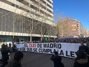 El sector del taxi de Madrid anuncia un referéndum para decidir si llevará a cabo un paro indefinido