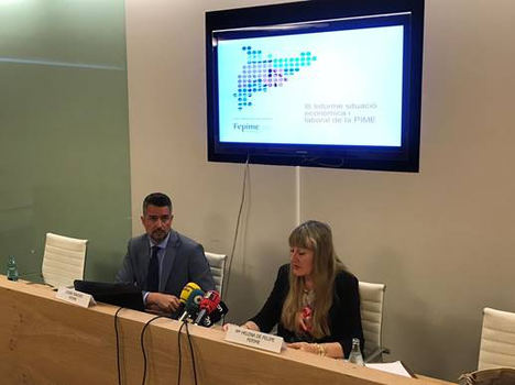 Maria Helena de Felipe, presidenta de Fepime Catalunya y César Sánchez, Secretario General, en la presentación de las conclusiones del informe.
