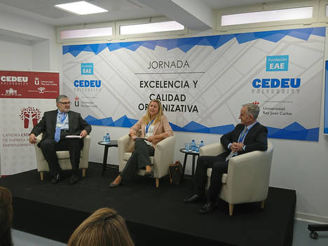 Marta Beltrán, Directora de ADEFAM, Juan Corona, Director del Instituto de la Empresa Familiar y el Dr. Alfonso Cebrián, Director General de CEDEU.