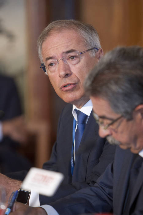 Miguel Antoñanzas y Miguel Ángel Revilla, Inauguración curso Viesgo en la UIMP.