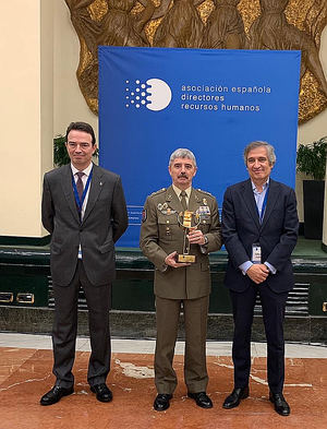 La AEDRH entrega el Premio Gestor de Personas 2019 a Miguel Alcañiz Comas, ex jefe de la Unidad Militar de Emergencias