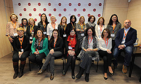 Fundación Integra y Banco Santander se unen en el proyecto “De Mujer a Mujer”, en apoyo a mujeres víctimas de violencia de género