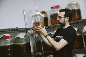 La compañía M&#363;n Ferments produce la kombucha con menos azúcar residual del mercado europeo