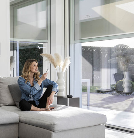 El sistema de automatización para persianas interiores que logra un ambiente de ensueño en tu casa inteligente