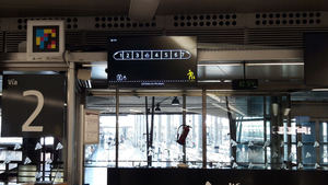Adif implantará en ocho estaciones nuevas pantallas que indican al viajero la situación exacta de los coches de los trenes en los andenes