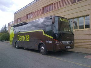 Los ofibuses de Bankia recorren casi 40.000 kilómetros al mes y dan cobertura a 337 pueblos de cinco regiones
