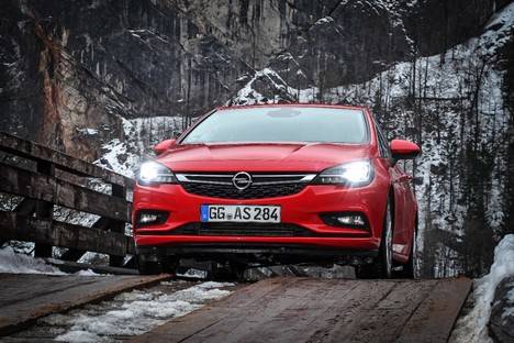 El Opel Astra y el sistema IntelliLux LED®