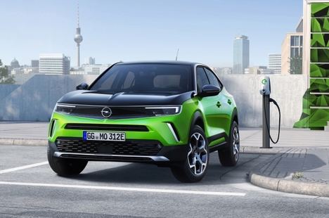 El nuevo Opel Mokka-e gana el premio “Connected Car”