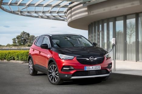 Opel Corsa-e y Grandland X Hybrid