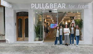 Pull&Bear inaugura en Ferrol su primera tienda ‘for&from’ de integración de personas con discapacidad