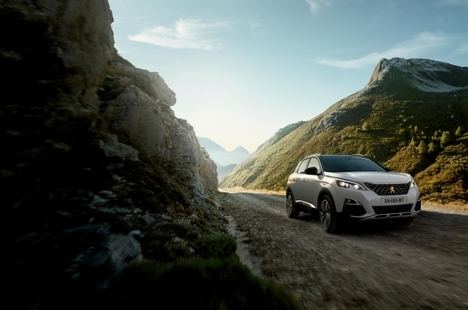 Con el nuevo Peugeot 3008 Hybrid4, al mal tiempo buena cara