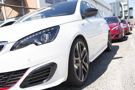 Driving Experience de Peugeot en circuito del Jarama