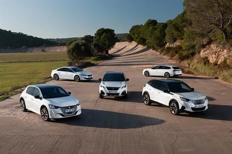 Ventajas e inconvenientes de los eléctricos e híbridos enchufables según la Guía Peugeot