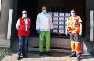 Pharmadus dona 13.000 infusiones a Cruz Roja para colaborar en el reparto de comida a domicilio