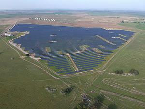 La central fotovoltaica de Évora comienza a operar en el mercado