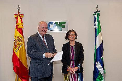 José Antonio García Belaunde, representante en Europa de CAF y María López Escorial, presidenta de la Fundación Compromiso y Transparencia.