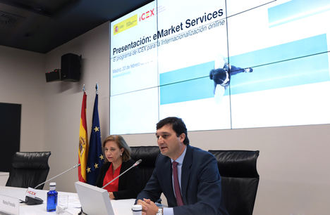 Marisa Poncela, secretaria de Estado de Comercio y Francisco Javier Garzón, consejero delegado de ICEX España Exportación e Inversiones.