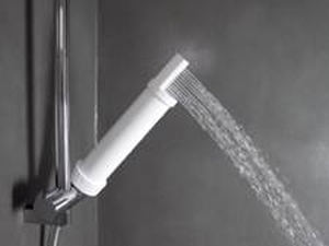 Un nuevo filtro de ducha retiene todos los microplásticos que circulan en el agua de grifo