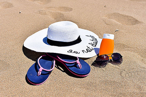El 60% de los españoles sólo utiliza protección solar en la piscina o en la playa en sus vacaciones de verano