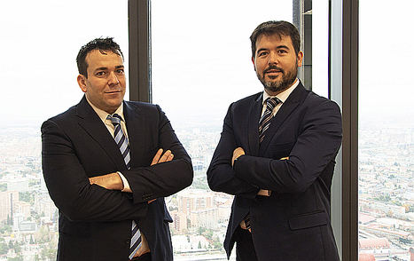 De izqda. a dcha.: Raúl Pérez García, vicepresidente de ventas de CounterCraft, y Juan Carlos Díaz García, director de ciberseguridad de PwC España.
