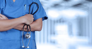 ¿Qué debe tener en cuenta la empresa antes de contratar un seguro médico para sus empleados?